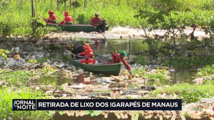 A retirada de lixo dos igarapés de Manaus (AM)