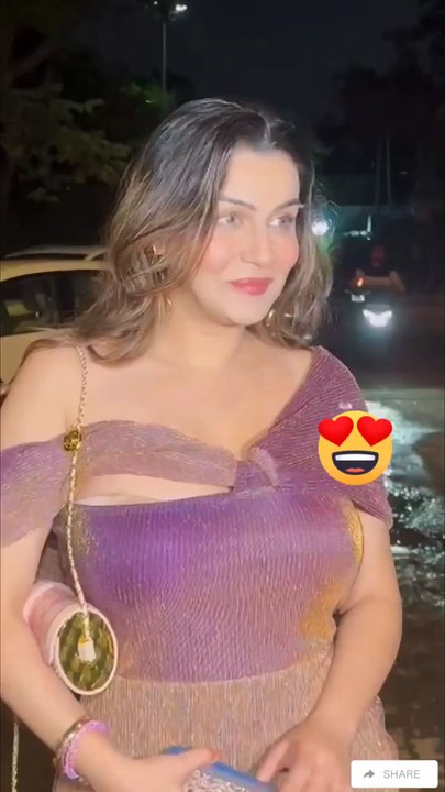 Yamini Malhotra caught on camera during a night shoot in Bandra, Mumbai. 🔥❤️👙👙👙🔥❤️👙🔥❤️❤️  #yaminimalhotra #bollywood #bollywoodnews #actresses #actressviral #actressreels