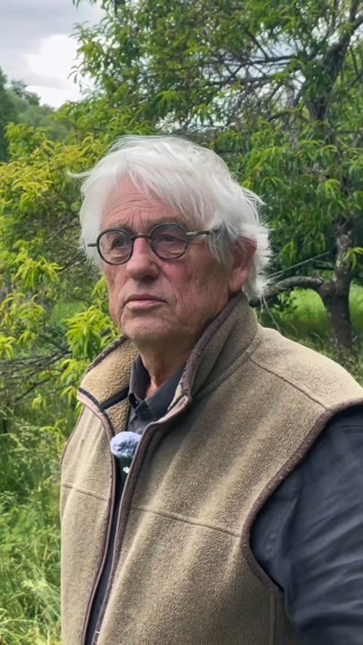 Michel Audureau, expert des poules, nous donne la liste des prédateurs qui les menacent et explique comment s’en protéger ! 🐔Reportage complet à retrouver sur notre chaîne YouTube : CotCot Club (lien en bio) 🧡