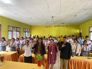 Universitas San Pedro Kupang Tingkatkan Literasi Bahasa Inggris di SMA Negeri Taekas Kefamenanu melalui Inisiatif Program Kreativitas Mahasiswa
