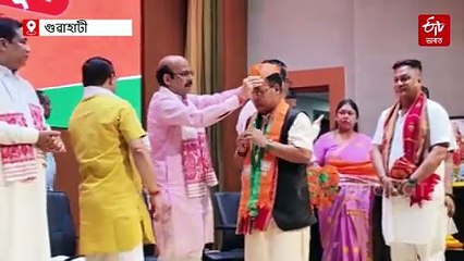 সশস্ত্ৰ সংগ্ৰামৰ পৰা ৰাজনীতিলৈ দৃষ্টি ৰাজখোৱা; গেৰুৱা বসন পিন্ধিলে প্ৰাক্তন আপ নেতা আৰু অভিনেতায়ো