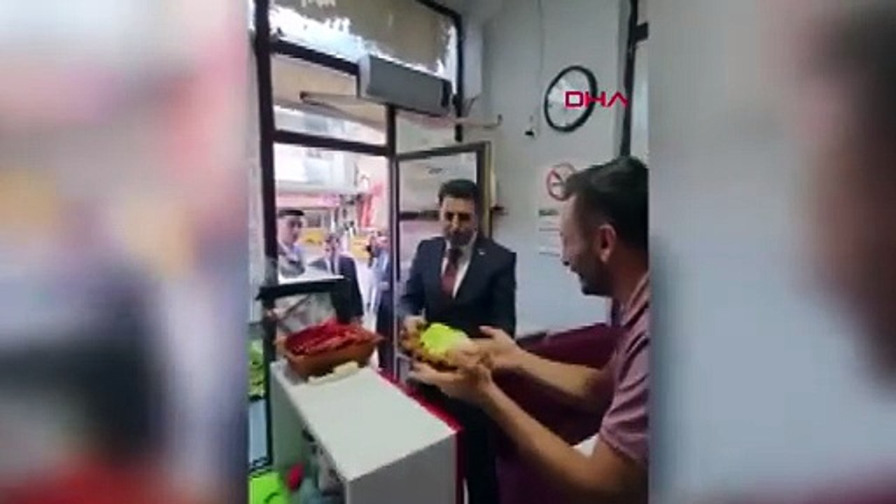 Vali'nin korumasına çiğ köftesiz çiğ köfte ikramı olay oldu