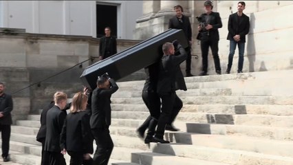 L'arrivée des invités aux obsèques de Thierry Ardisson