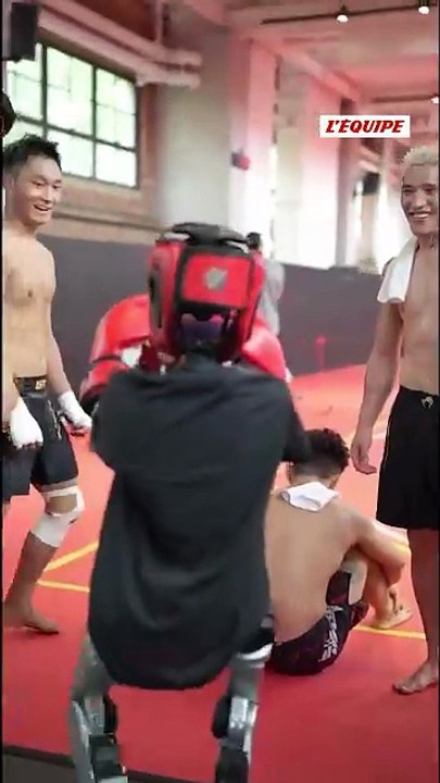 Des robots mis à disposition des combattants dans un centre d'entraînement de l'UFC en Chine - MMA - UFC