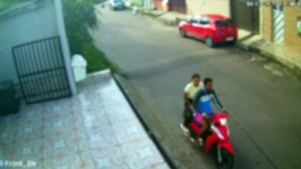 Casal do terror: 'Bono' e 'Cleide' espalham medo com moto vermelha