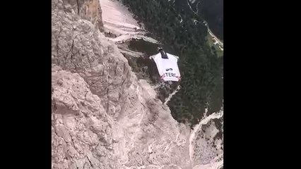 Il video dell'ultimo volo postato sui social da James Lee Nowland in Val di Fassa