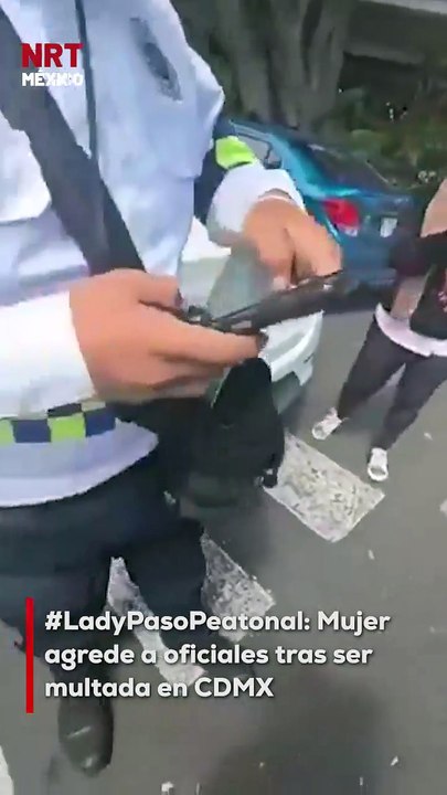 Una mujer fue sancionada por invadir un paso peatonal en calles de la Ciudad de México y reaccionó con agresiones verbales y físicas contra los agentes de tránsito que le explicaban la infracción. El momento quedó grabado en video por testigos y rápidamen