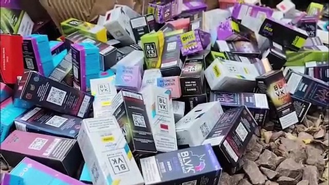 Caminhão com cigarros eletrônicos é apreendido em Cascavel