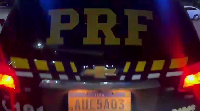 PRF apreende mais de meia tonelada de maconha e carro roubado em Santa Terezinha de Itaipu