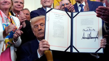 TRUMP firma ley sobre el fentanilo