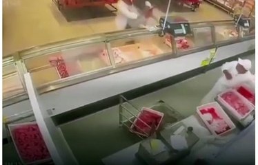 Vídeo: homem tenta matar colega de trabalho e arma falha por um ‘milagre’