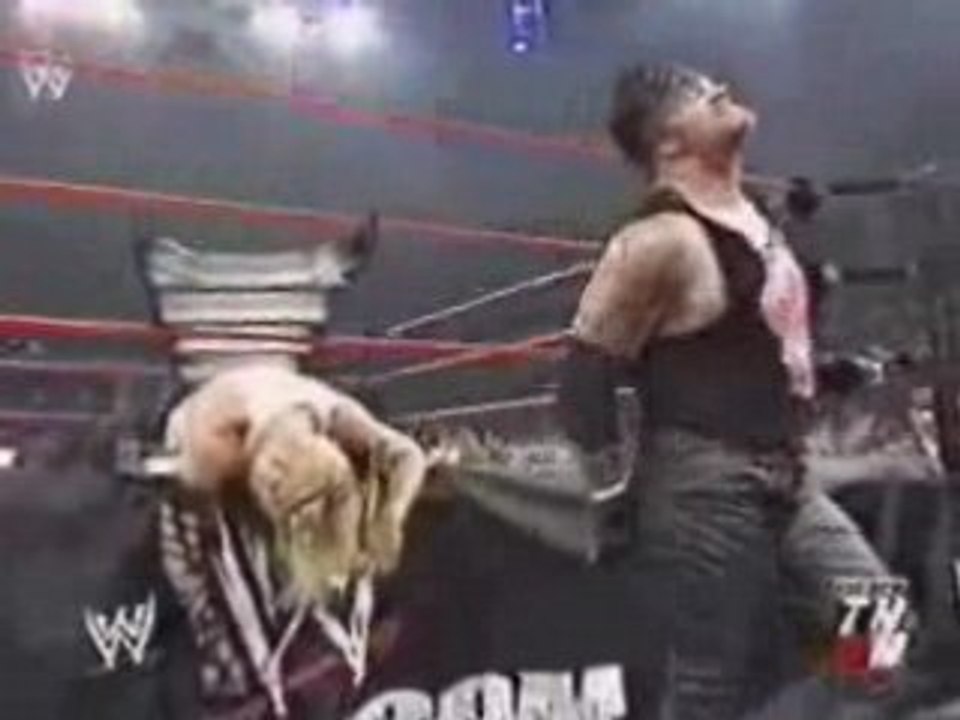 WWE - Raw 2002 - Jeff Hardy vs Undertaker (ladder match)