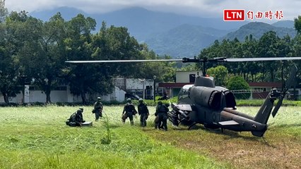 漢光41》AH-1W眼鏡蛇直升機「熱加油」掛彈 展現縮短整補時間實力