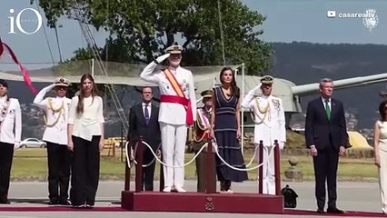 Leonor di Spagna, il tenero abbraccio con re Felipe chiude il suo anno in Marina