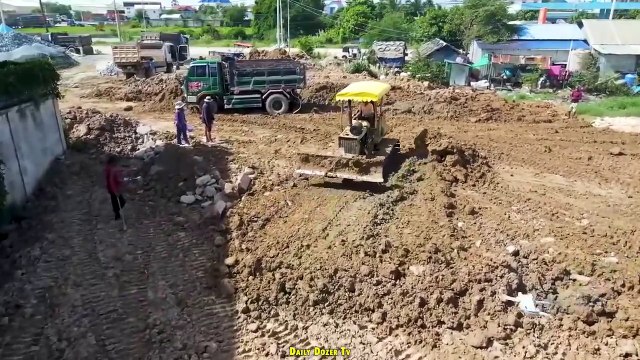 Best Fantastic activity Bulldozer Pushing Dirt Fill the Land with Many Dump trucks 5 Ton unloading