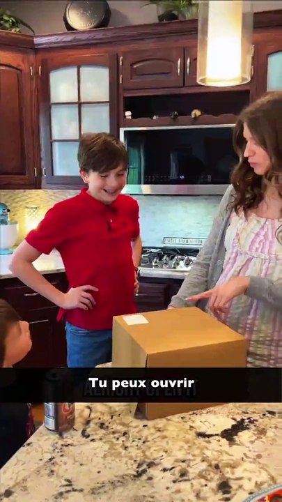 Ce jeune garçon aime l'humour noir