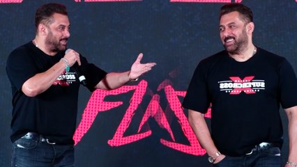 Salman Khan Adds Fun & Laughter To ISRL Launch Event With His Playful Fan Interaction
