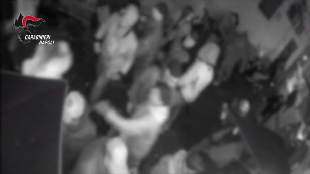 Napoli, pestato perché chiede di rispettare la fila: tre arresti per l’aggressione a Chiaia (17.07.25)