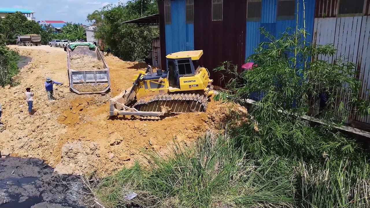Wow!! Dump Truck 25T Driving Back Land Fail And Bulldozer Operation Push Up from Pond