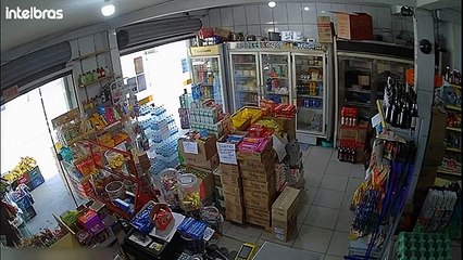 Homem assalta e agride dona de mercado em Criciúma; suspeito foi identificado