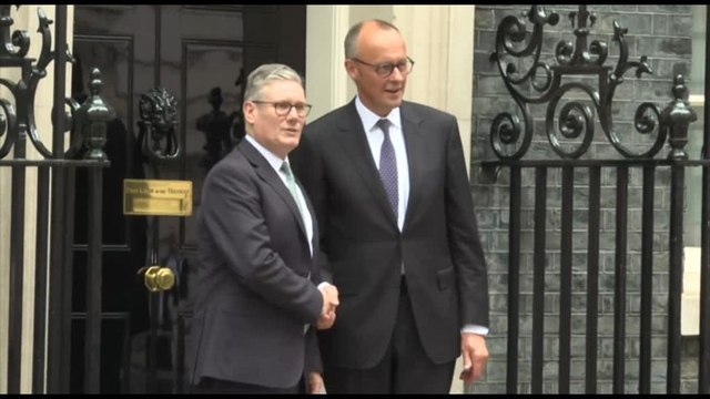 Il cancelliere Merz a Londra accolto da Starmer a Downing Street