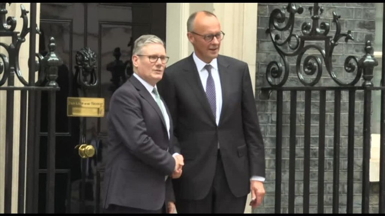 Il cancelliere Merz a Londra accolto da Starmer a Downing Street