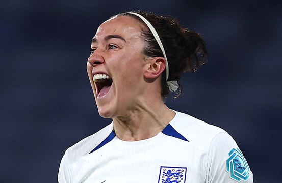 Lucy Bronze says players feel 'pressured' to help grow women's football