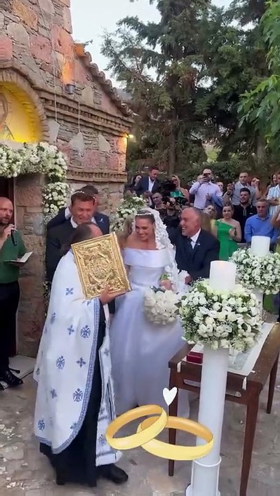 Ο Χρήστος Χολίδης και η Κατερίνα Γκιουζέλη στον γάμο τους