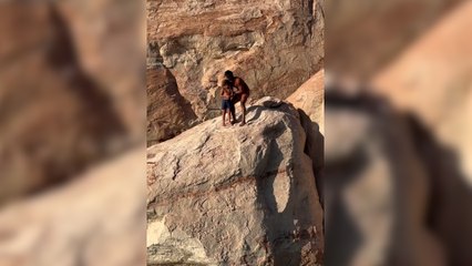 El vídeo de un influencer con su hijo para ‘enseñarle a afrontar sus miedos’: “¡Él puede volar!”