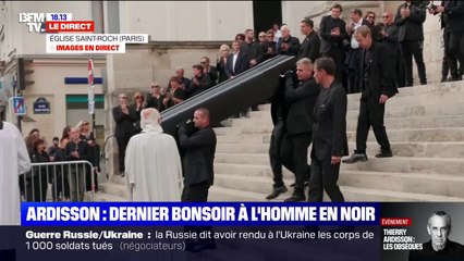 Obsèques de Thierry Ardisson: La sortie du cercueil de l'église Saint-Roch, à Paris