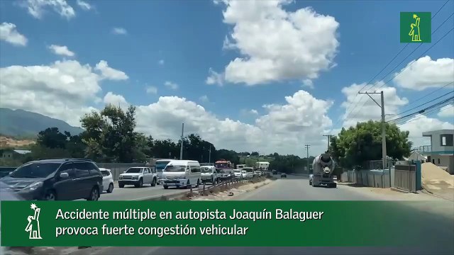 Accidente múltiple en autopista Joaquín Balaguer provoca fuerte congestión vehicular