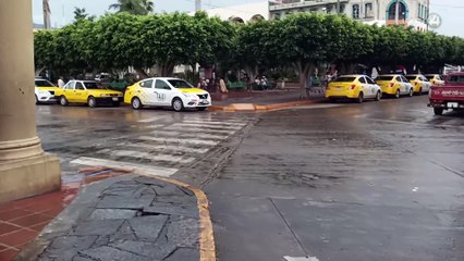 Menos reglas, más ganancias: “ubersitos” y taxis piratas prosperan en Autlán