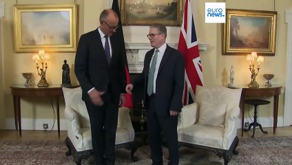 Στάρμερ και Μερτς υπέγραψαν συμφωνία για τη μετανάστευση και την άμυνα