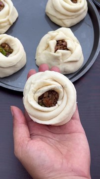Easy Rose Bread Shape Method #tastemadeworld #trending #roseroll #rosebread #rosebun #breadrose #yts