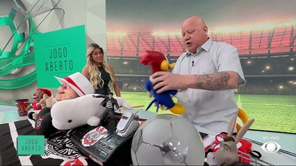 Zoeira Jogo Aberto: Ronaldo canta 'São Paulo vai voltar pra Série B', mas Marco corrige