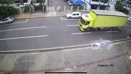 Transitar deverá utilizar imagens de radar para identificar caminhão que arrancou fios e derrubou poste