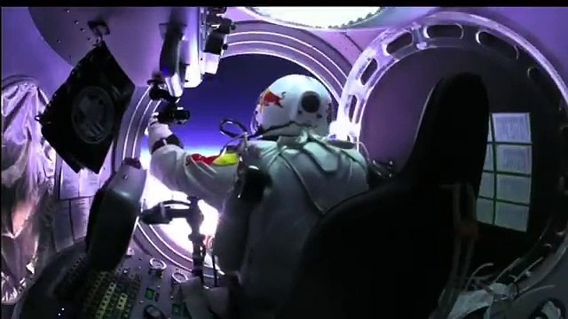 El hombre que saltó desde la estratósfera murió en un accidente de parapente