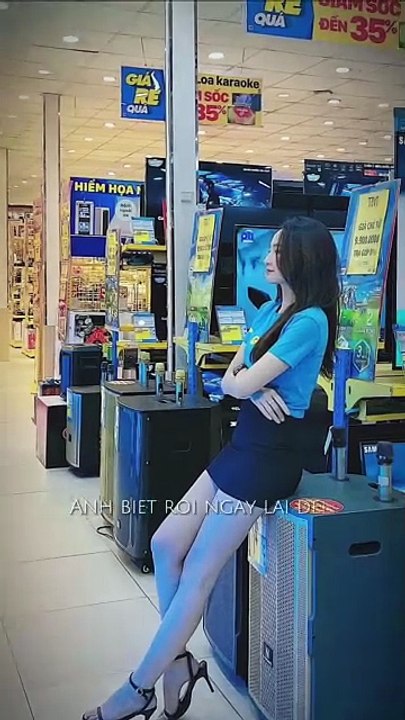Gái xinh điện máy xanh