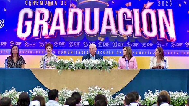 Román Alberto Cepeda González preside ceremonia de graduación de 156 alumnos de DIF Torreón
