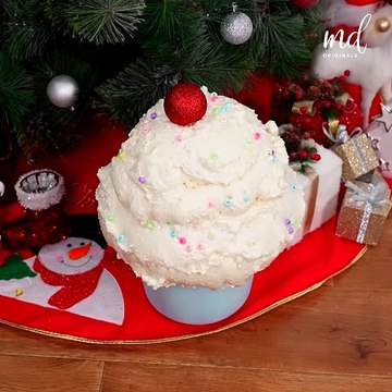 Crafting an innovative Christmas tree from old tires