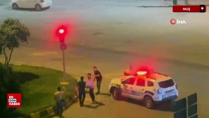 Muş’ta silahlı ve sopalı kavga kamerada: Polis havaya ateş açtı