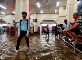 अजमेर में उफने झरने, सड़कें बन गई स्वीमिंग पूल