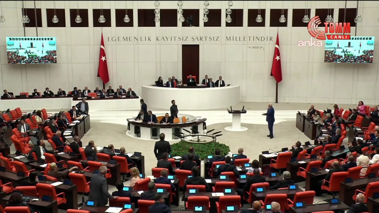 Meclis'te ‘ayı’ tartışması!  AKP’li Varank: 'Şu hâle bak, ayı gibi oturuyorsun ya'  CHP'li Başarır: 'Sensin ayı, geri zekâlı, ahlaksız herif'