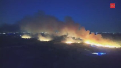 Imágenes del incendio de Méntrida, aún en fase de control, por la madrugada