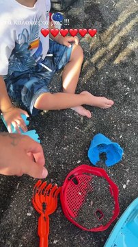 Πάρης Αλεξάνδρου: «Πρώτοι καλοκαιρινοί έρωτες» - Το βίντεο του Δημήτρη Αλεξάνδρου από την παραλία