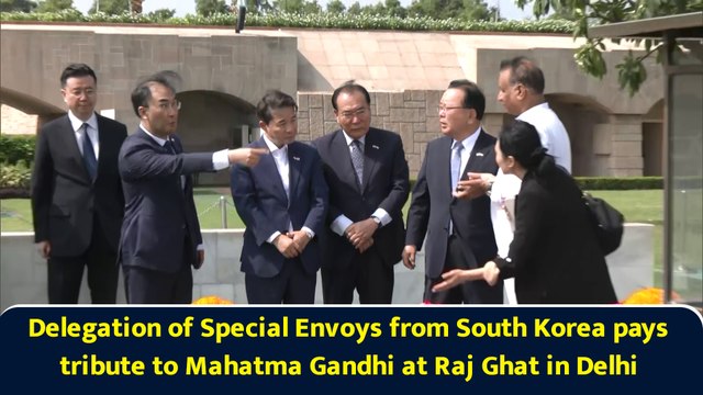 Delegation of Special Envoys from South Korea pays tribute to Mahatma Gandhi at Raj Ghat in Delhi