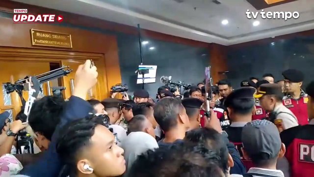 Jelang Sidang Putusan, Pendukung Tom Lembong Terlibat Kericuhan dengan Polisi