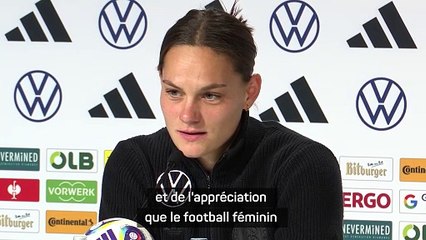 Hoffmann : "Le transfert d'Olivia Smith ? Ça montre le respect pour le football féminin"
