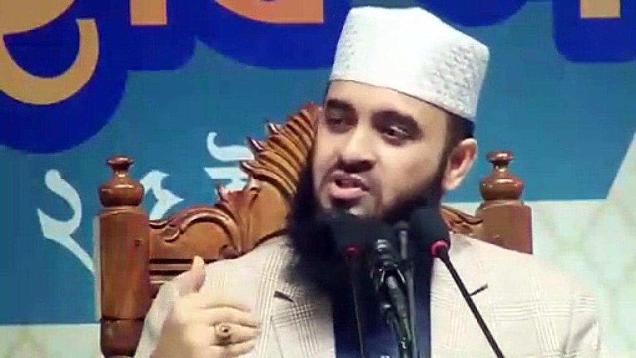 একদল খাইছে আরেকদল খাওয়ার জন্য রেডি হয়ে আছে