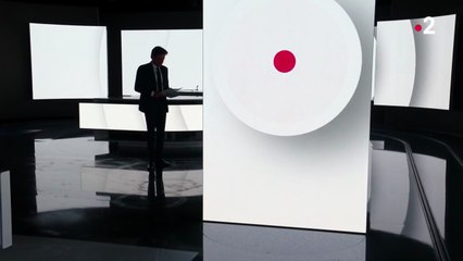 Laurent Delahousse annonce les titres du JT de 20 heures de France 2